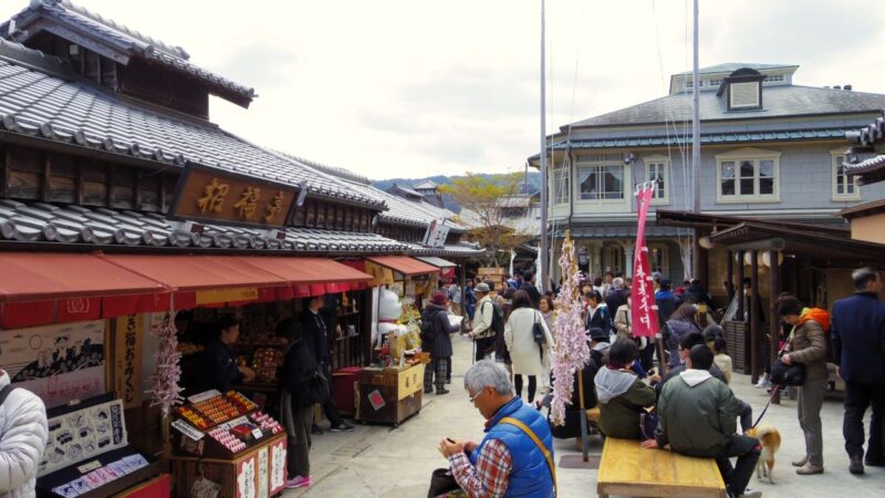 おかげ横丁の様子