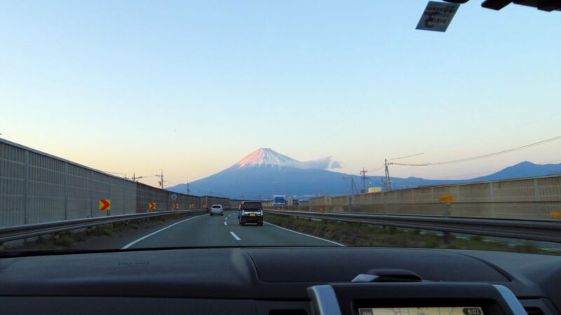 帰り道、高速から富士山